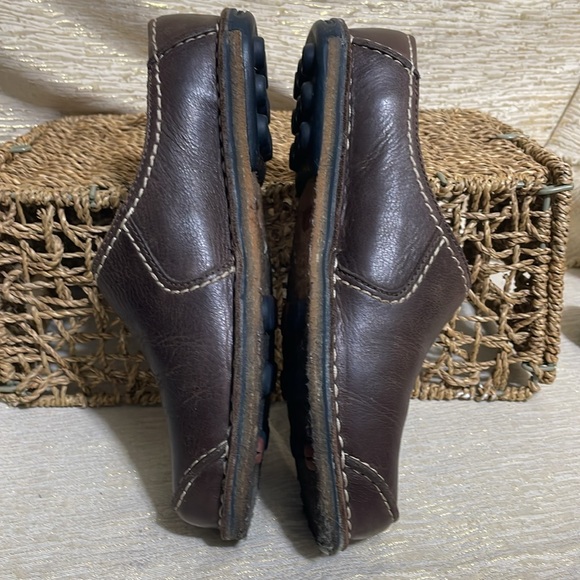 Simple Brown Leather Slip On Loafers Sz 7 - Picture 4 of 9